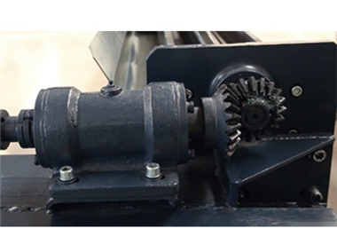 邊梁軌道采用滑動V軌