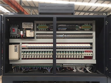 采用進(jìn)口和國(guó)內(nèi)一線品牌的電器元件